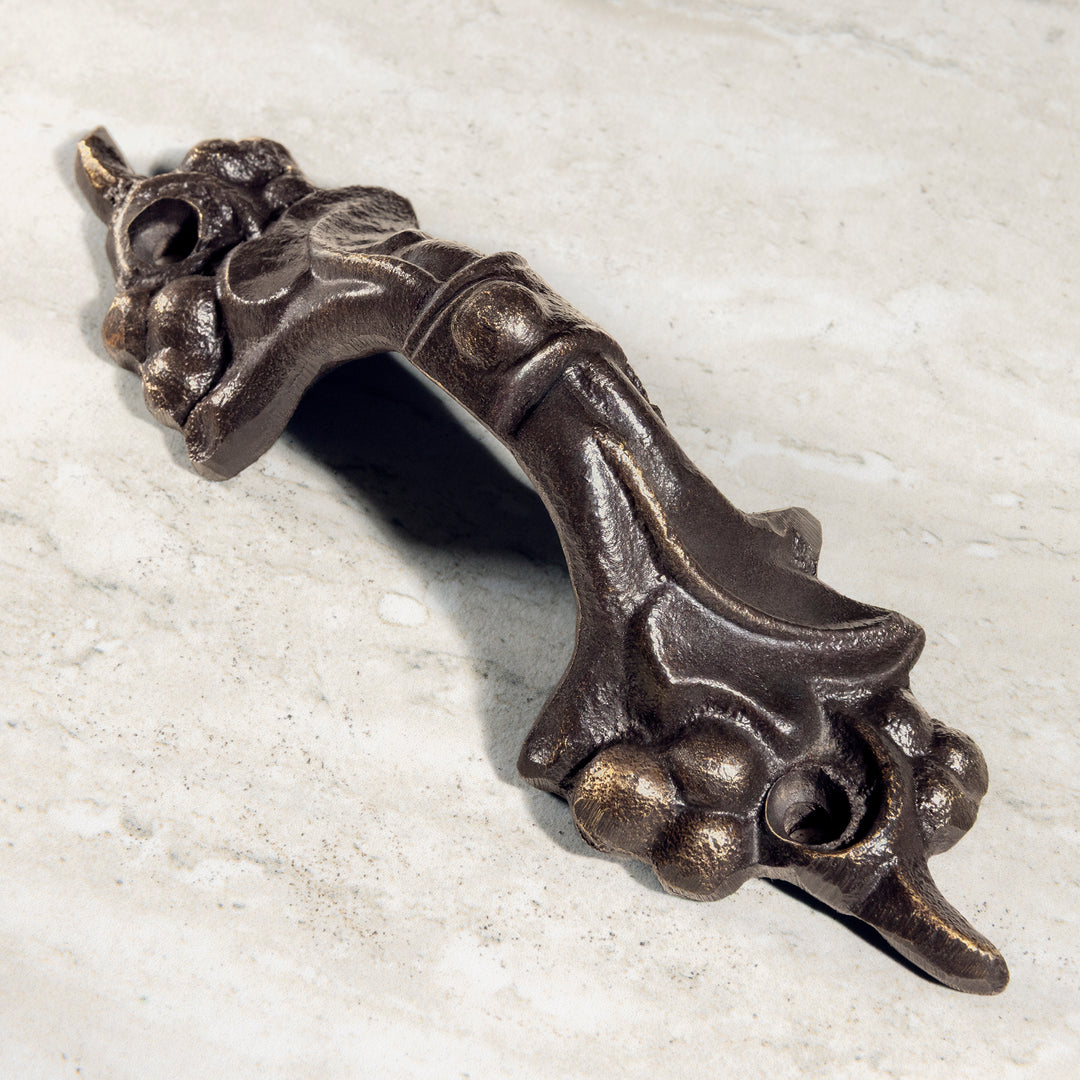 Handcast Vigna bronze cabinet pull with grapevine inspired detailing shown in side perspective
